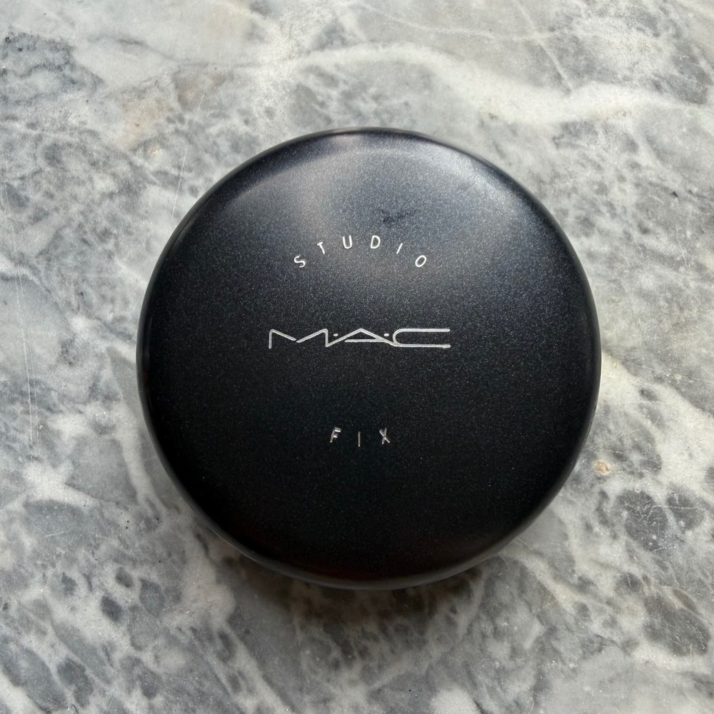 MAC Studio Fix Powder Plus Foundation NC43